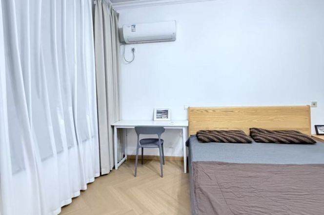 Spacious 2BR Apartment in Xujiahui