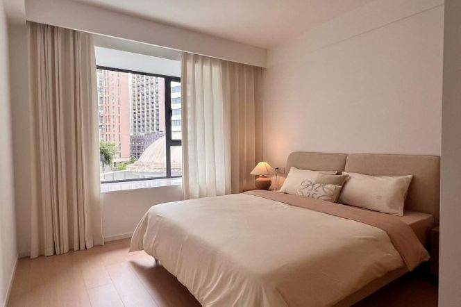 Spacious 2BR Apartment in Suzhou Creek North (L13)