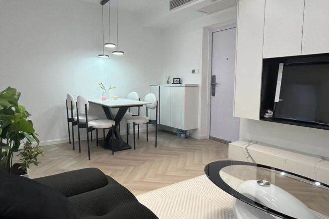 2BR Apartment in Jing'an (L7)