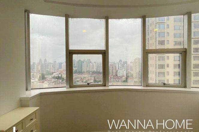High-Floor 1BR Apartment in Jing'an with Outstanding View (L2/L11)