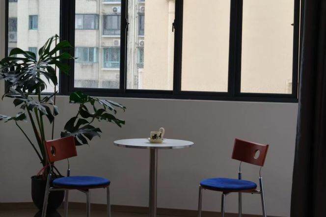 High-Floor 3BR Apartment in Xintiandi (L8/L9)