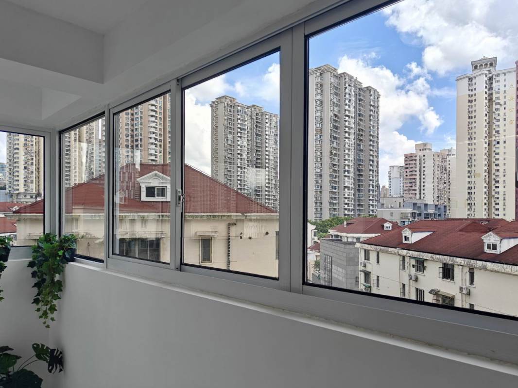 Housing image — Balcony