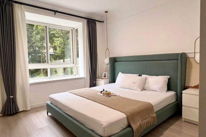 3BR Apartment in Gubei with Private Garden (L2)