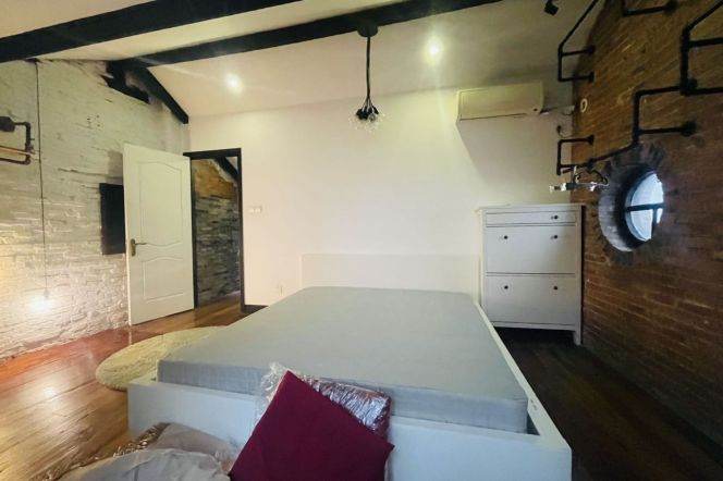 Spacious High-Ceiling Historic 2BR Lane House near South Shaanxi Rd Metro with Terrace (L1/L10/L12)