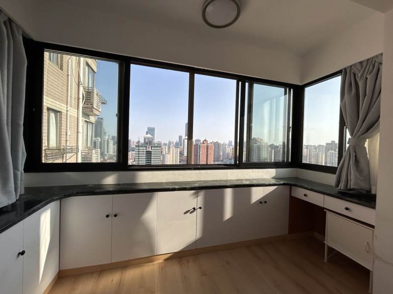 Housing image — Balcony