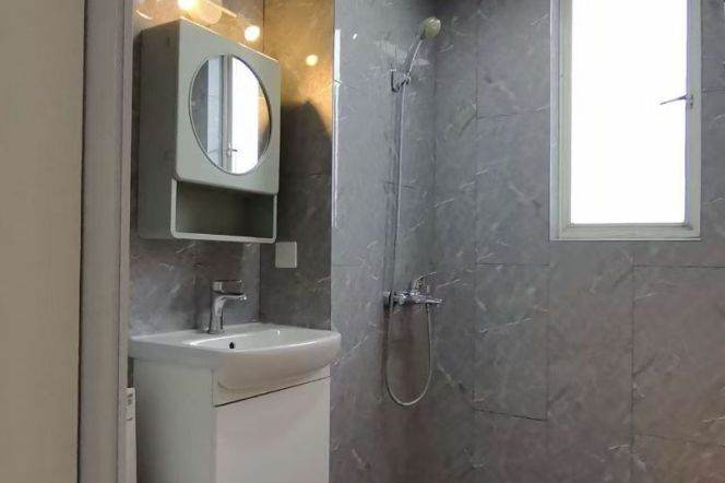 Spacious 1BR Apartment in Xujiahui (L1/L9/L11)