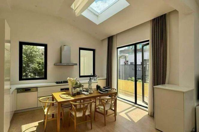 Spacious 2BR Apartment in Old Xuhui with Floor-to-Ceiling Windows (L1/L7)