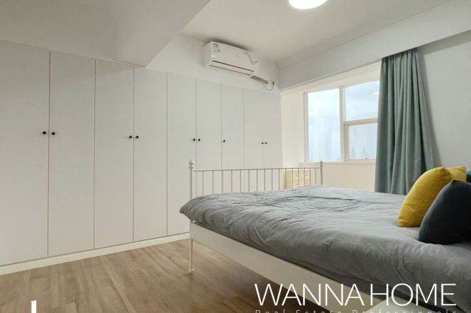 High-Floor 1BR Apartment in Jing'an with Outstanding View (L2/L11)