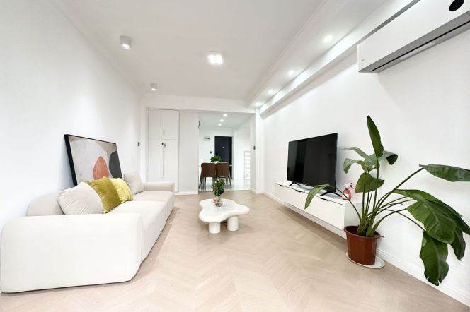 1BR Apartment in Jing'an with Terrace (L2/L11)