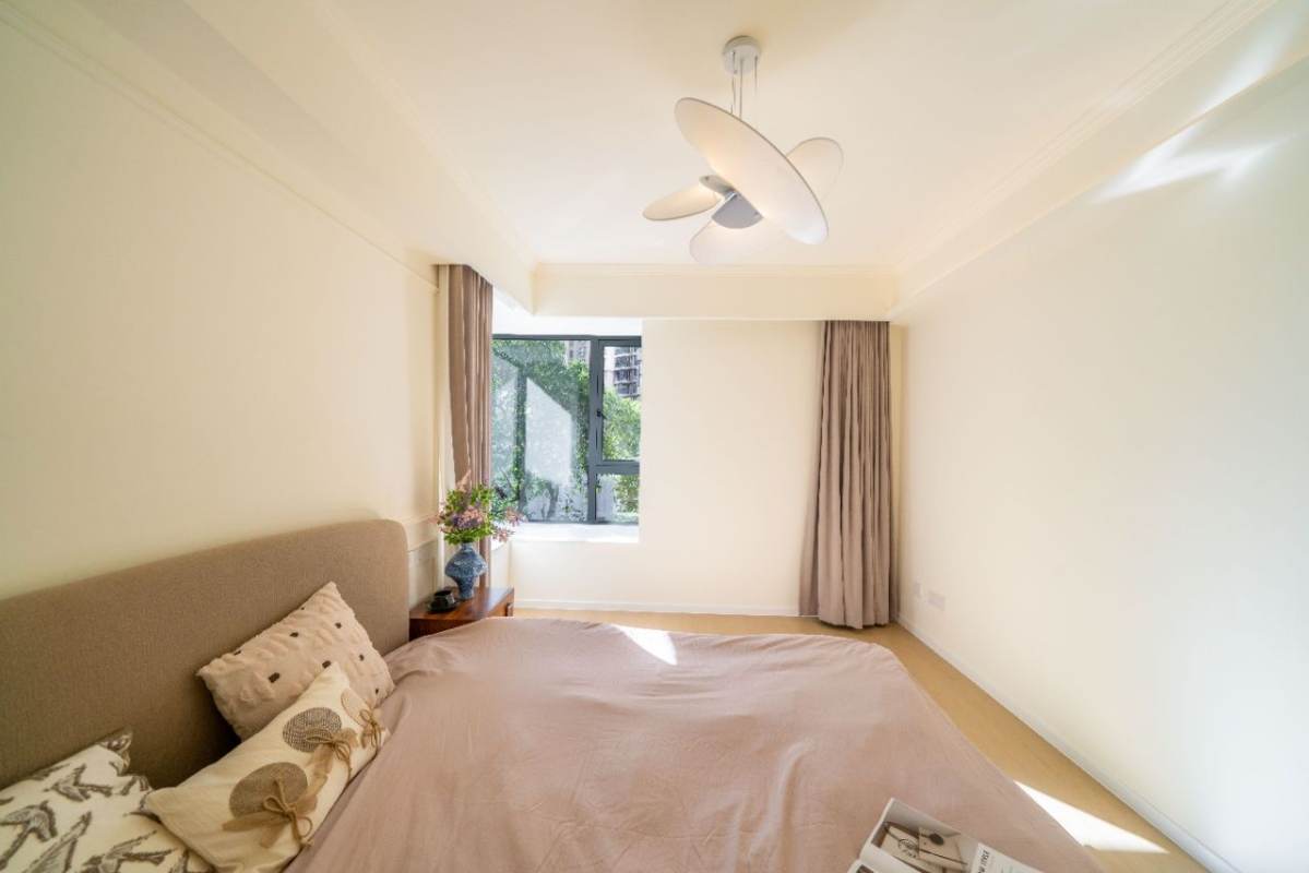 Housing image — Bedroom