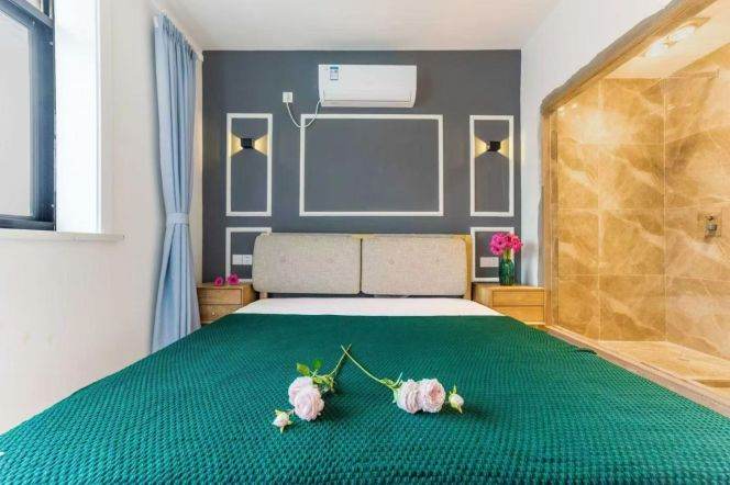 1BR Apartment in Old Xuhui (L10)