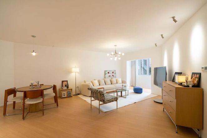 Spacious 2BR Apartment near Zhongshan Park
