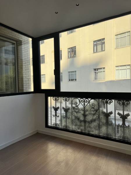 Housing image — Balcony