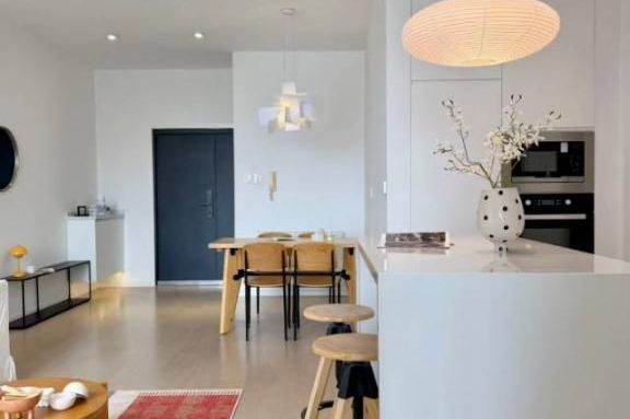 2BR Apartment near Hanzhong Rd Metro with Floor-to-Ceiling Windows (L1/L3/L4/L12/L13)