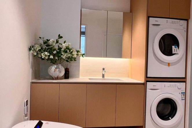 Spacious 2BR Apartment in Suzhou Creek North (L13)