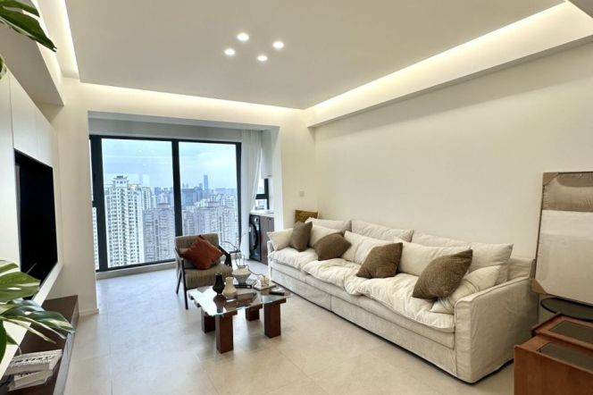 High-Floor 3BR Apartment near Changshou Rd Metro with Floor-to-Ceiling Windows