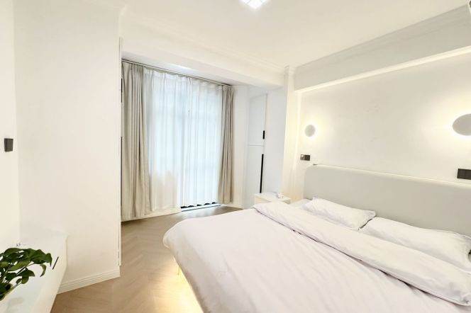 1BR Apartment in Jing'an with Terrace (L2/L11)