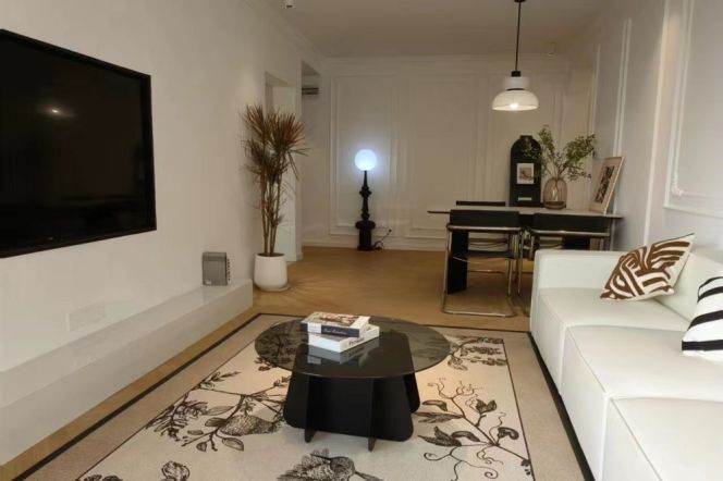 High-Floor Spacious 2BR Apartment near Zhongshan Park
