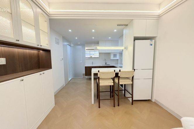 1BR Apartment near Zhongshan Park with Terrace (L2/L3/L4)