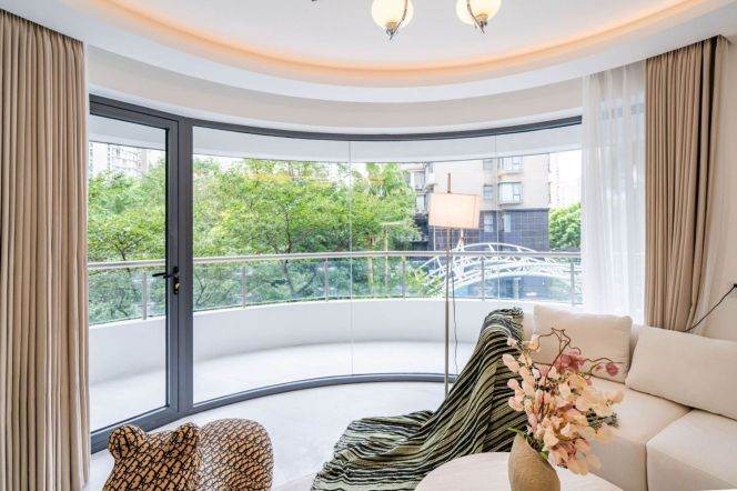 2BR Apartment near South Xizang Rd Metro with Floor-to-Ceiling Windows (L4/L8)