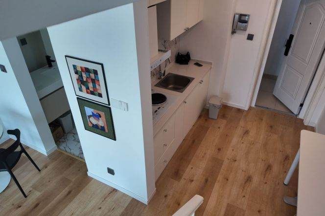 High-Floor Spacious 1BR Apartment in Jing'an (L2/L7/L14)
