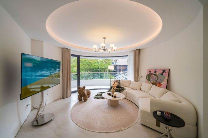 2BR Apartment near South Xizang Rd Metro with Floor-to-Ceiling Windows (L4/L8)