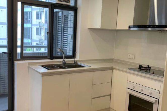 High-Ceiling 3BR Apartment in Old Xuhui with Outstanding View (L1/L7)