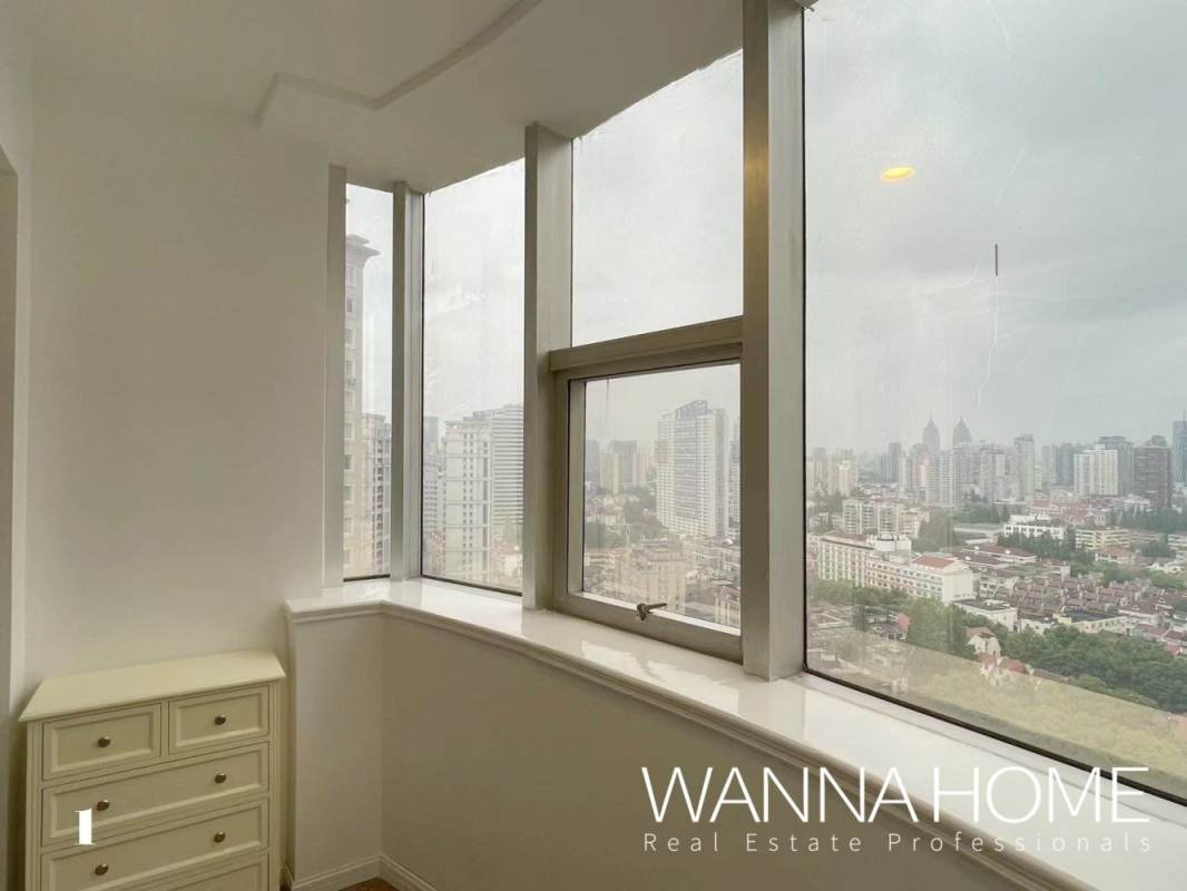 Housing image — Balcony
