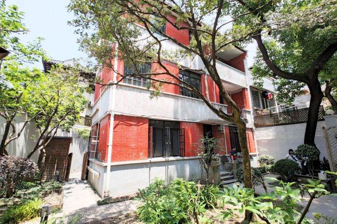 Spacious 6BR Villa in Jing'an with Terrace