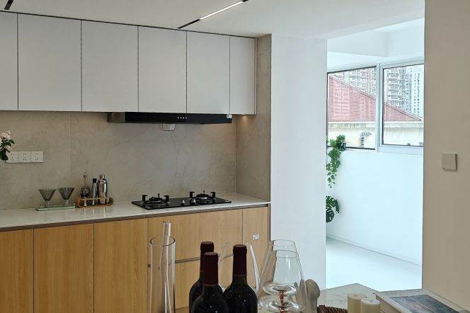 Spacious 2BR Apartment near Jiangsu Rd Metro (L2/L11)