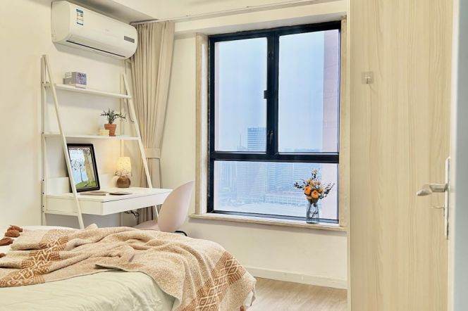 High-Floor 5BR Shared Apartment in Suzhou Creek North with Outstanding View (L1/L3/L4/L12/L13)