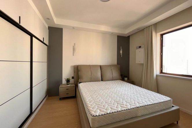 2BR Apartment in Jing'an with River View