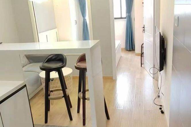 1BR Apartment near Hongqiao Rd Metro (L3/L4/L10)