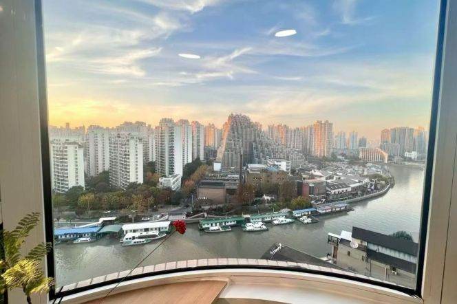 Spacious 1BR Apartment near Shanghai Railway Station Metro (L13)