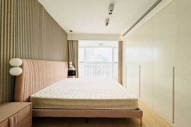 High-Floor 3BR Apartment near Shangcheng Rd Metro (L2/L9)
