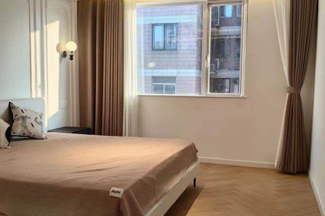 High-Floor Spacious 2BR Apartment near Zhongshan Park