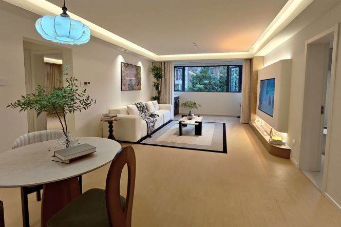 Spacious 2BR Apartment near Jiaotong University Metro with Green View (L10/L11)