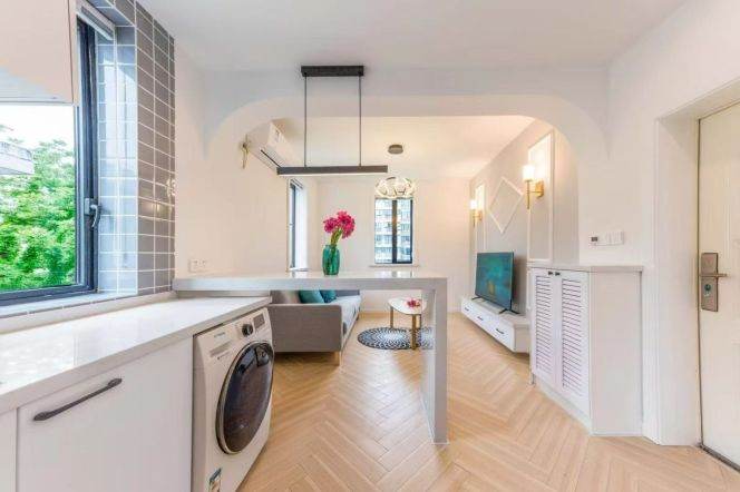 1BR Apartment in Old Xuhui (L10)