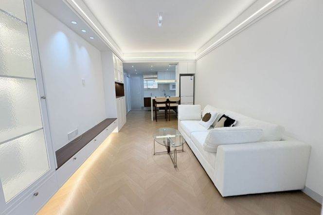 1BR Apartment near Zhongshan Park with Terrace (L2/L3/L4)