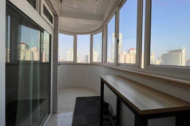 2BR Apartment in Jing'an with River View
