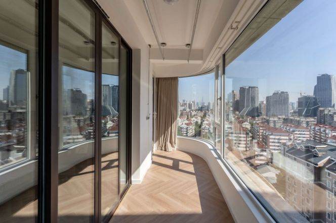 High-Floor Spacious 6BR Apartment in Xujiahui with Outstanding View (L10)
