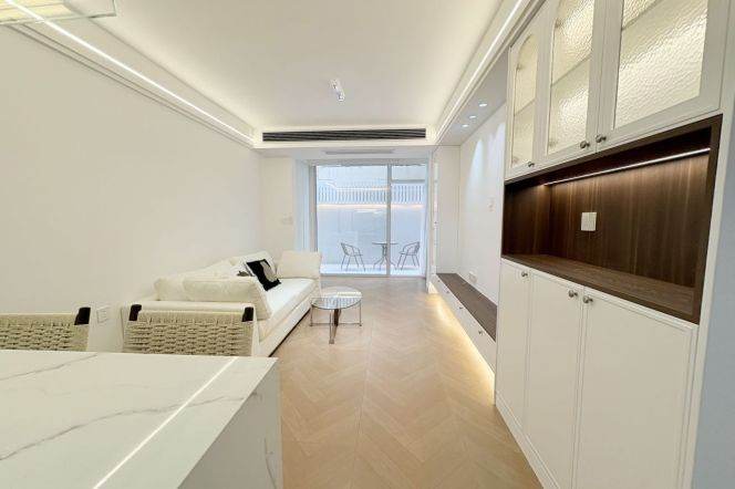 1BR Apartment near Zhongshan Park with Terrace (L2/L3/L4)