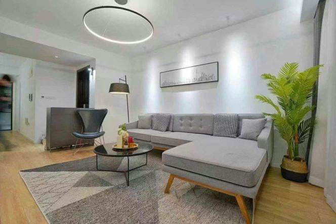 Spacious 2BR Apartment near West Nanjing Rd Metro