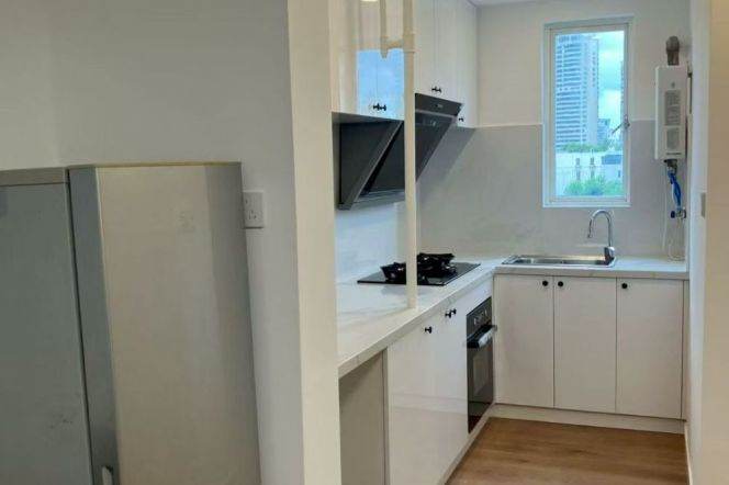 Spacious 1BR Apartment in Xujiahui (L1/L9/L11)