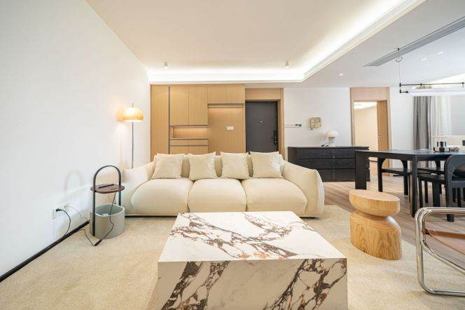 High-Floor 3BR Apartment in Jing'an (L13)