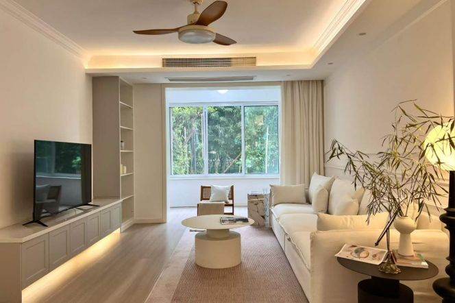3BR Apartment in Gubei with Private Garden (L2)