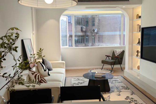 High-Floor Spacious 2BR Apartment near Zhongshan Park