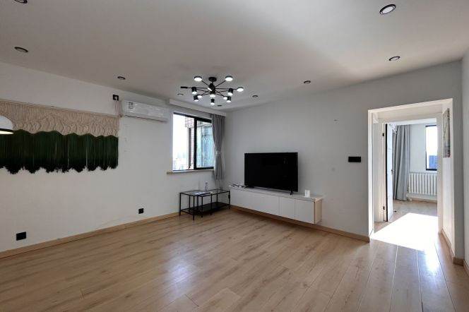 High-Floor 2BR Apartment near Changping Rd Metro (L7)