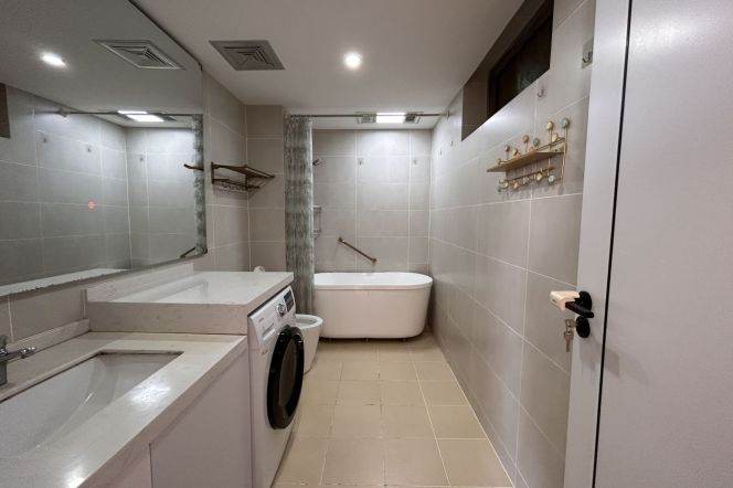High-Floor 2BR Apartment near Changping Rd Metro (L7)