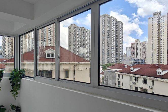 Spacious 2BR Apartment near Jiangsu Rd Metro (L2/L11)